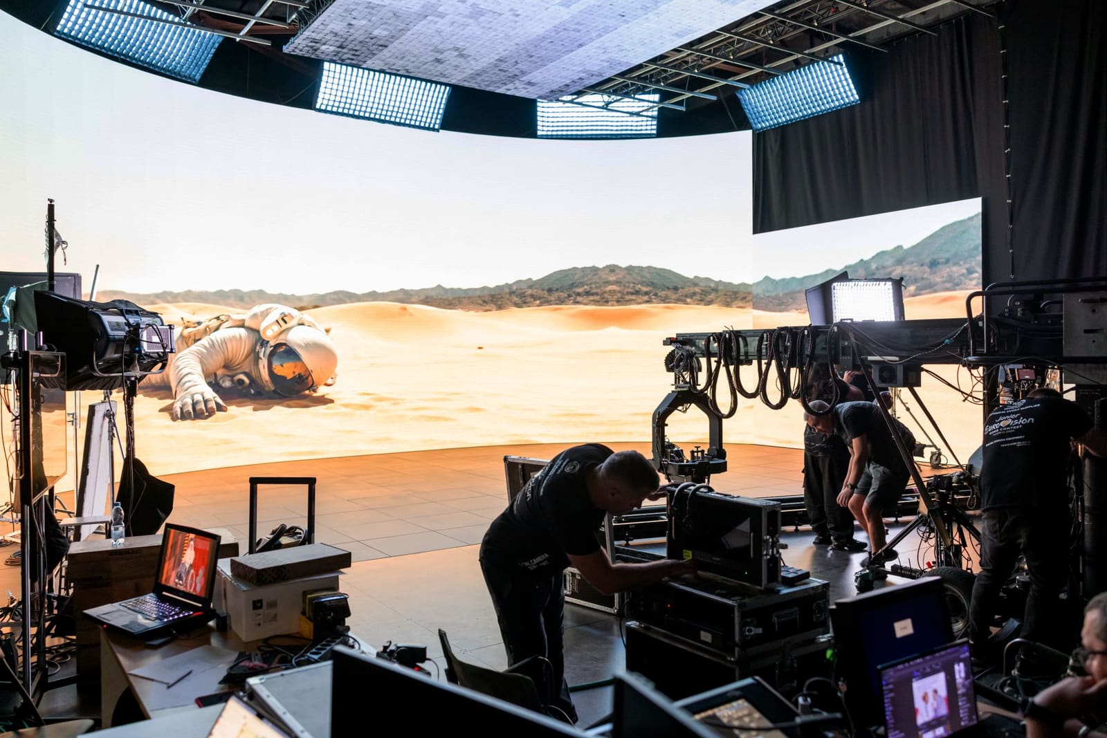 Large format dvLED volume for virtual production